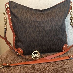 Michael Kors Signature Crossbody AV-1312 Beautiful